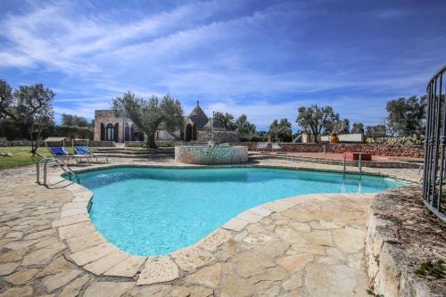 San Michele Salentino House | trullo degli ulivi con piscina e vasca per bambini