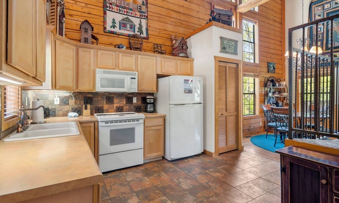 Branson Theater District Cabin | Tucked-Away but Close to Everything! Walk-in Cedar Log Cabin
