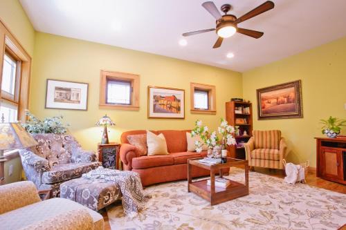Black Mountain House | Tulip Cottage