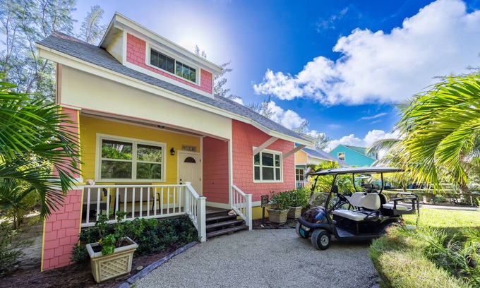 Spanish Wells House | Turtle Shell/Beach/Umbrella/Chairs/Kayak/Free Golf Cart/Quiet Dead End Street