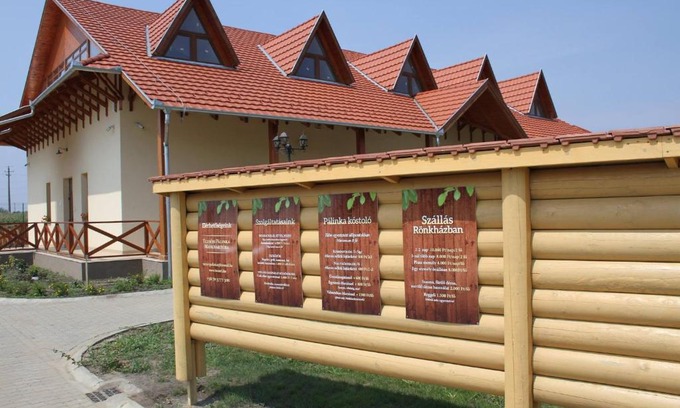 Tuzser House | Tuzséri Pálinka Tanya