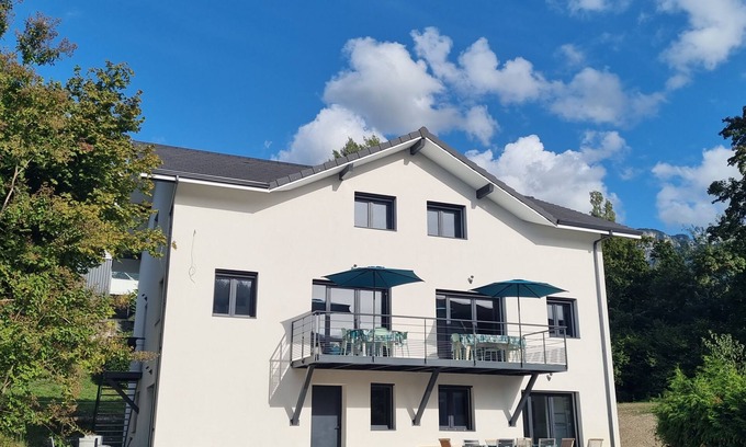 Aix-les-Bains Hotel | Twin room-Comfort-Ensuite with Shower-Chambre Lits Jumeaux RDC