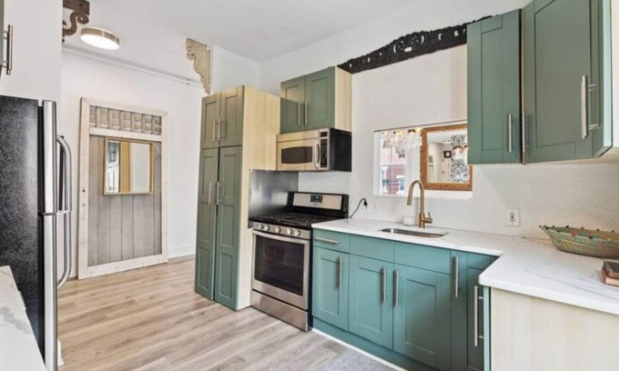 Fairmount Apartment | Two Bed Unit 6 Min Walk to Barnes Museum