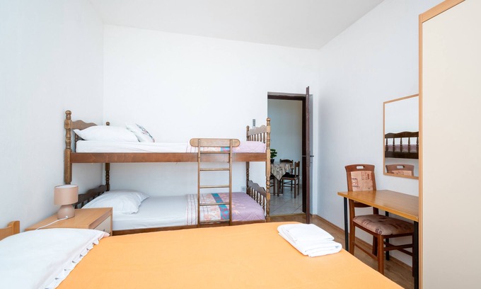 Metajna Apartment | Two bedroom apartment near beach Metajna, Pag (A-6395-e)