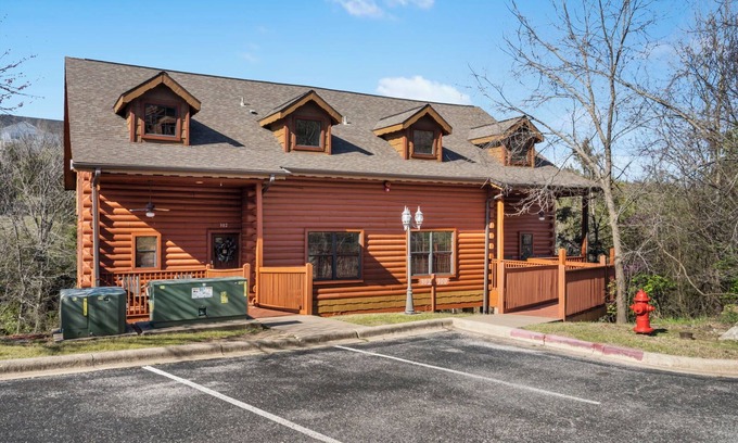 Branson Theater District Cabin | Two Side by Side Cabins in the Heart of Branson,Sleeps 14, Ticket DEALS and Golf Discounts