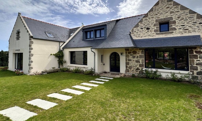 Saint-Mathieu Ski Chalet | TY KERZOU- Charming house near the sea