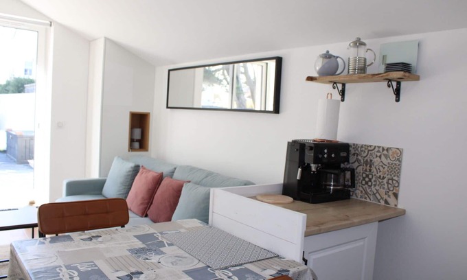 Morbihan Apartment | Ty Miracle - Studio 50mètres plage - wifi -parking