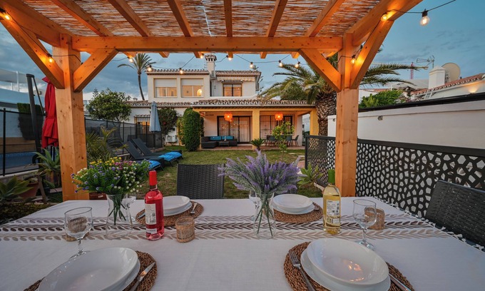 Marbella Villa | Typical beach house, ping pong table, pool (45m2), garden