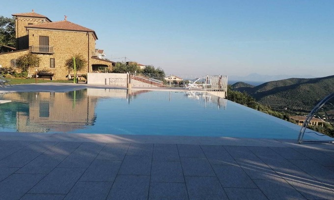 Castellabate Villa | Typical Cilentan farmhouse with swimming pool 3.5 km from the sea: Malachite accommodation