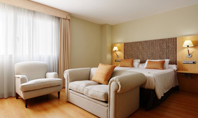 Romareda Hotel | U Hotel Villa - Gomá