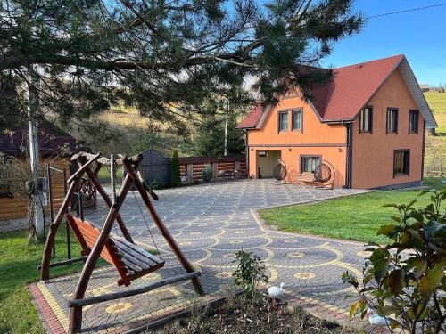 Plavya House | U Troh Brativ