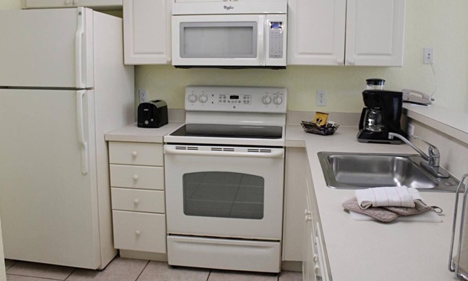 Bostroms Resort | Ultimate Beach Getaway! Kitchen, Beach, Parking, Pool, Surfing, Near Boardwalk