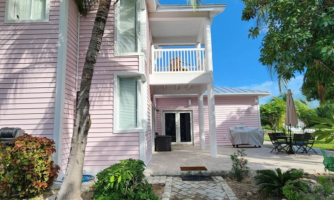 Alice Town House | Ultimate Beach House
