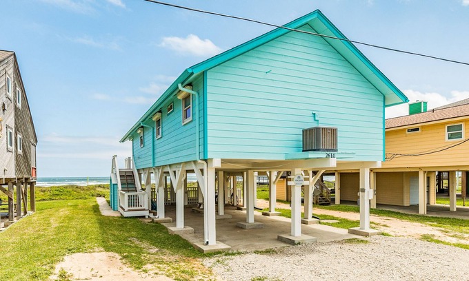 Freeport House | Ultimate | Beachfront | Large Deck | Pet Paradise