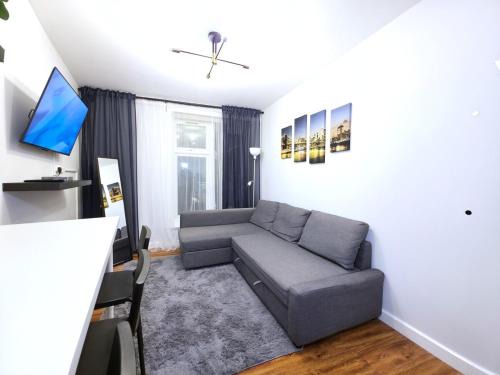 Harrow Apartment | Ultra central, Near station 2BR 2BATH 6Sleep