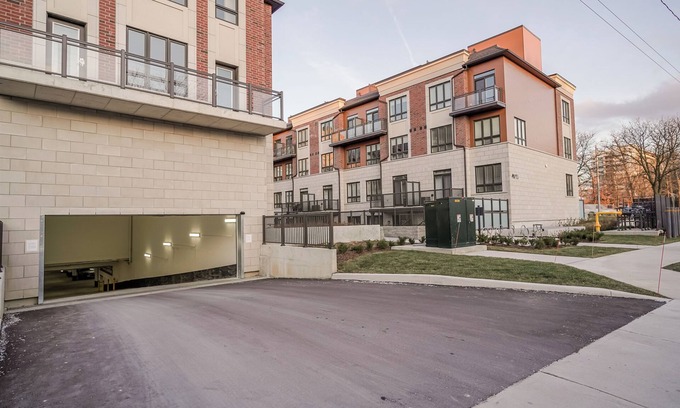 Rathwood Condo | Ultra luxurious 3 BR 2 Bath 1 Parking Toronto Airport And Sq1
