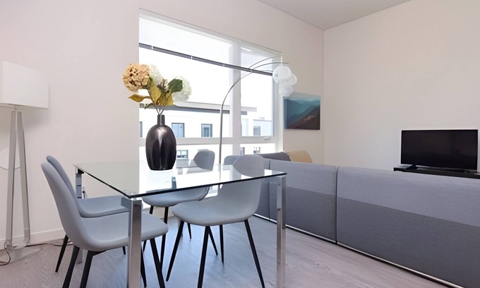 Downtown Apartment | Ultra Modern Redmond 1BR 3 | Fast Wifi| Gym