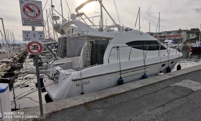 Saint-Raphael Boat Rental | Un Yacht Rien que Pour Vous Avec Parking Privé Gratuit