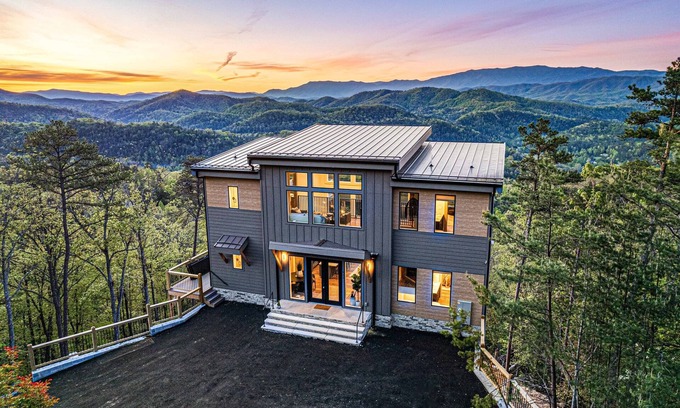 Sevierville Cabin | Unbelievable VIEWS indoor pool cabin