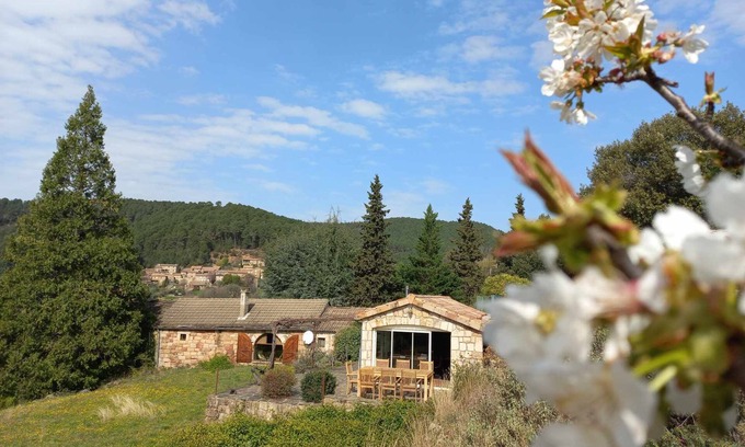 Saint-Pierre-Saint-Jean Villa | Une Oasis Ardéchoise, Isolée, sur 32 Ares Arborés, 2 Logements, Piscine Privée