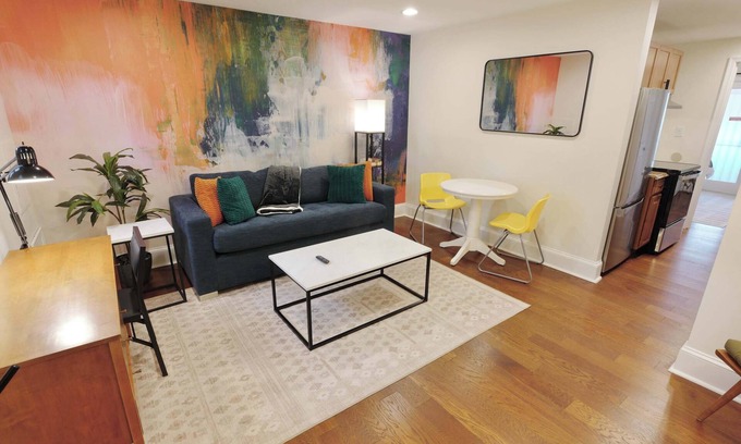 Stanton Park Apartment | Union Hub - Steps 2 Station, Mall, with Parking