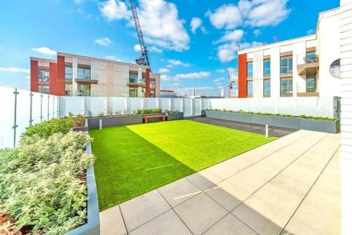 Nine Elms Apartment | Unique 3BR 3BATH Townhouse Duplex SmartHome
