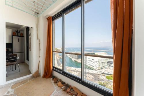 Hotel-de-Ville Apartment | Unique Panoramique View Design, Sunlight & Dream
