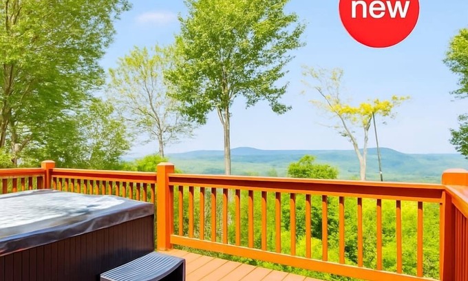 Wolf Laurel Cabin | Unwind Cabin – Hot Tub, Sauna, Views & Game Room