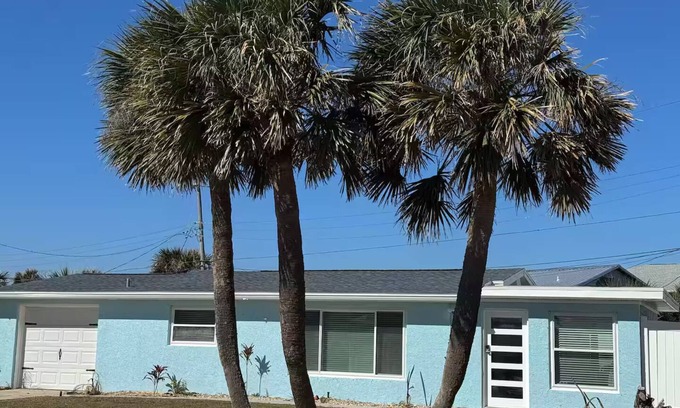 Ocean Breeze Circle House | Updated 2-bedroom house in lovely Ormond Beach stocked with amenities