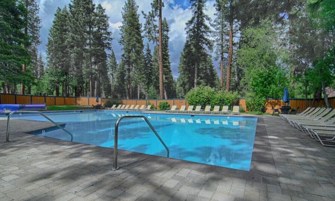 Carnelian Woods Condo | Updated and Lovingly Appointed Lofted Townhome