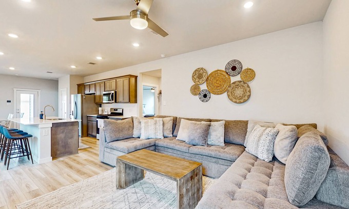 Wellborn House | Updated centrally located home: Explore all College Station has to offer