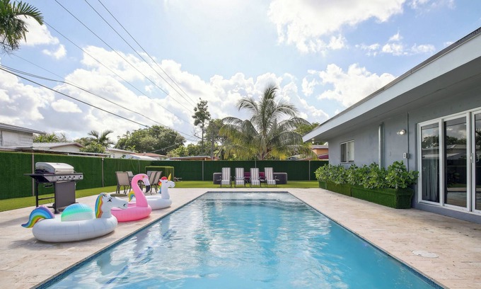 Ives Estates Villa | Updated Miami Villa w/ Private Pool: 6 Mi to Beach