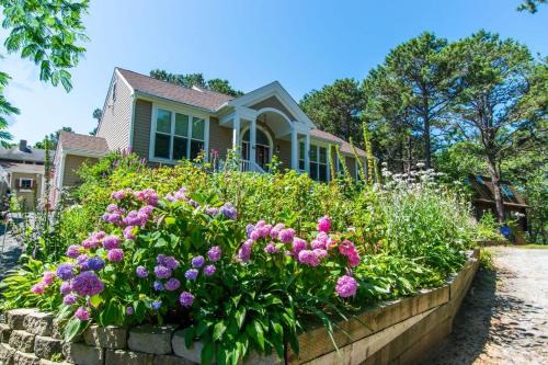 Wellfleet House | Updated Property on Lt Island