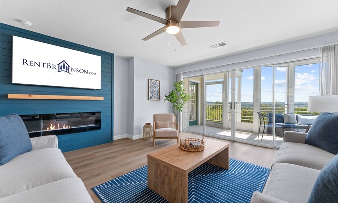 Kimberling City Condo | Upgraded Condo-Lake Access-Cmty Outdoor Pool, Mini Golf & More-Free Attraction Tickets