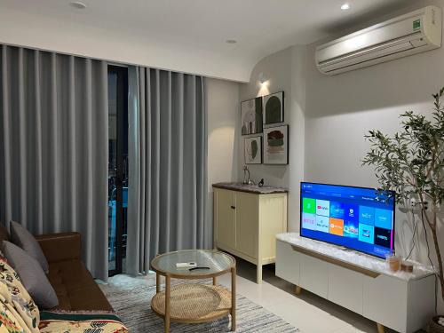 District 10 Apartment | UPhoenix Home- HaDo Centrosa Garden