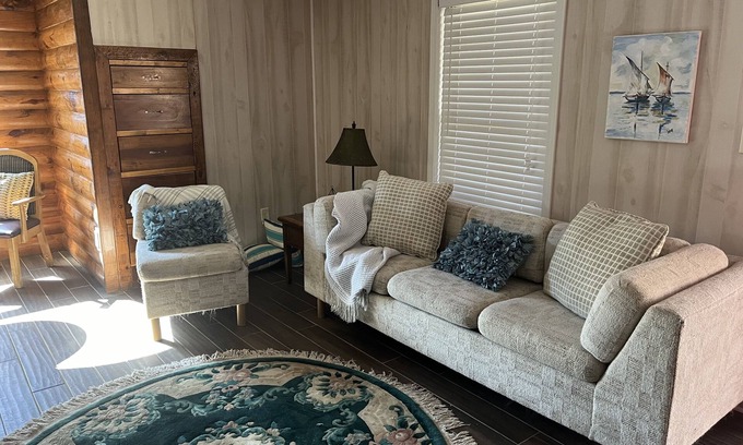 Mid America Apartment | Upstairs, Lake Executive Suite