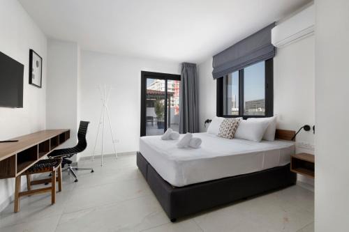 City Centre Apartment | Urban Condo 33 with Veranda - 2 Bdr