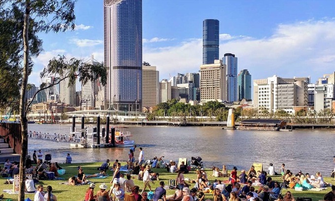 West End Apartment | Urban Getaway! 1Bed/1Bath/1Car/Balcony~15 mins CBD