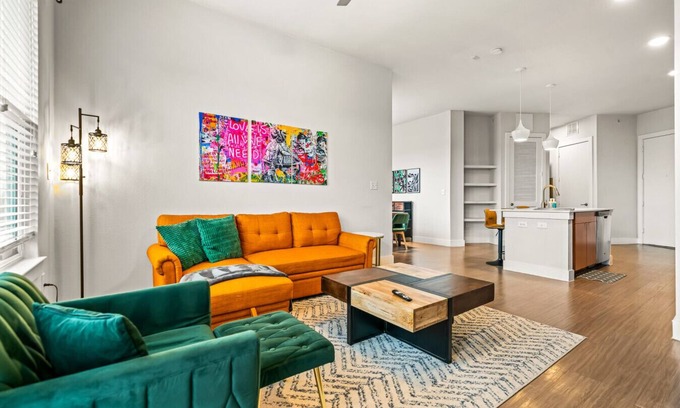 King William Apartment | Urban Oasis: 3BR Luxe Apt City & River Views+Pool!