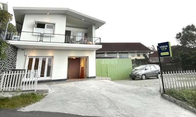 Tretes Hotel | Urbanview Wisma Nirwana Tretes near Cimory Prigen