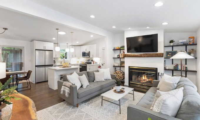 Sawyer House | Evergreen Bungalow – Modern Retreat w/Hot Tub, Fire Pit, EV Charger