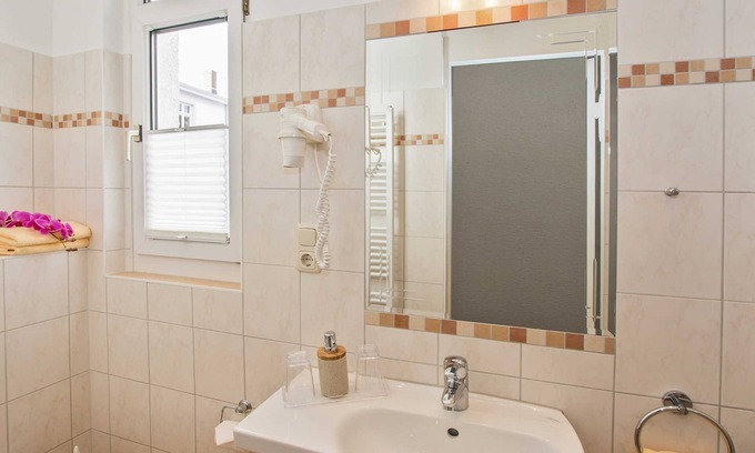 Seebad Bansin Apartment | Vacation apartment in the side wing with forest view - Strandvilla Imperator | Hotel &