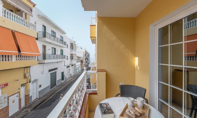 Playa San Juan Apartment | Vacation 'Casa Volcán Y Mar 1 Derecha' with Balcony, Wi-Fi and Air Conditioning