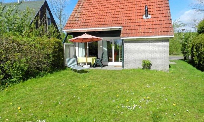 Anjum House | Vacation home Bungalowpark De Schans in Lauwersoog - 5 persons, 3 bedrooms