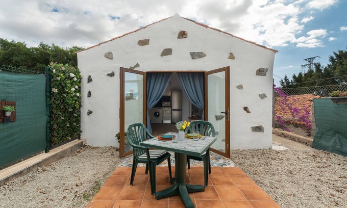 Guia de Isora House | Vacation Home 'Casa Joy' with Sea View, Wi-Fi and Air Conditioning