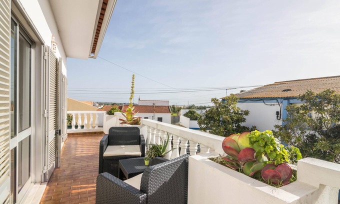 Pera House | Vacation Home "Casa Rocha" with Sea View, 2 Private Terraces & Wi-Fi