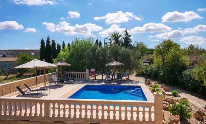 Porreres House | Vacation Home Es Lladoner with Mountain View, Pool, Wi-Fi & Terrace