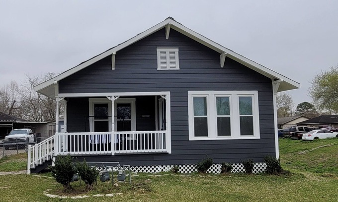 Dickinson House | Vacation house between Kemah, NASA and Galveston beach