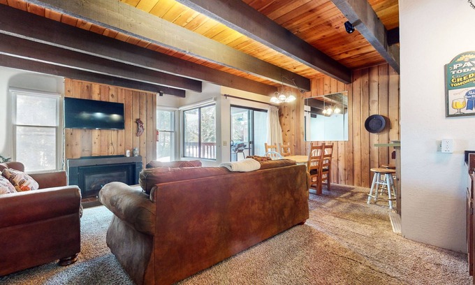 Mammoth Lakes Condo | Val DIsere 6 Pet-Friendly Mountain Rustic Spacious Condo only Short Walk To The Village by RedAwning
