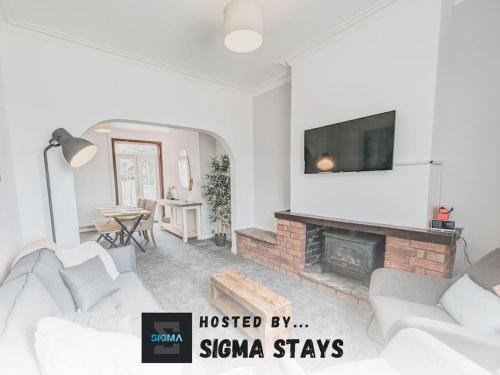 Crewe House | Valley Park House - By Sigma Stays